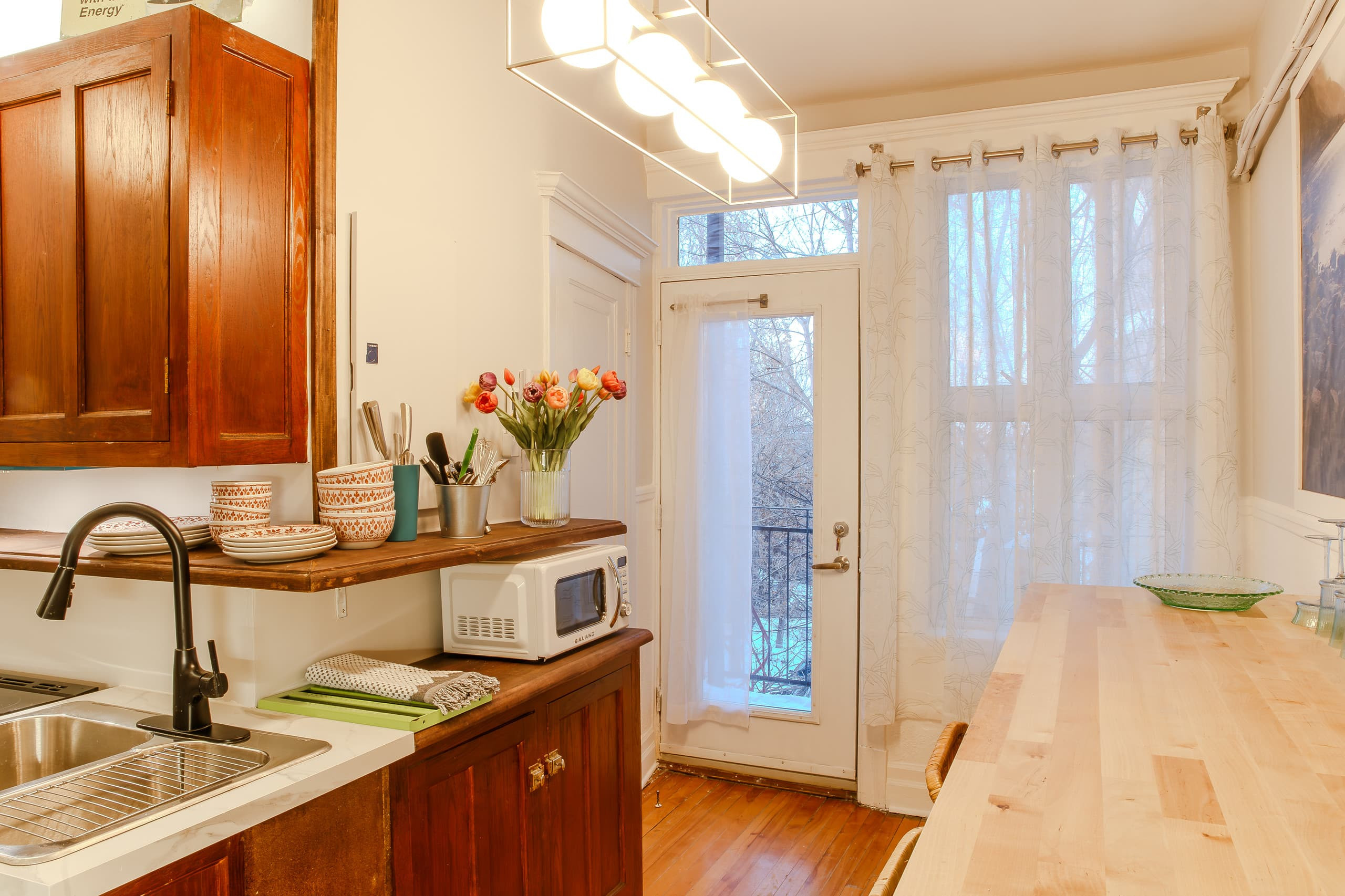 Aïolos - Full kitchen image 2