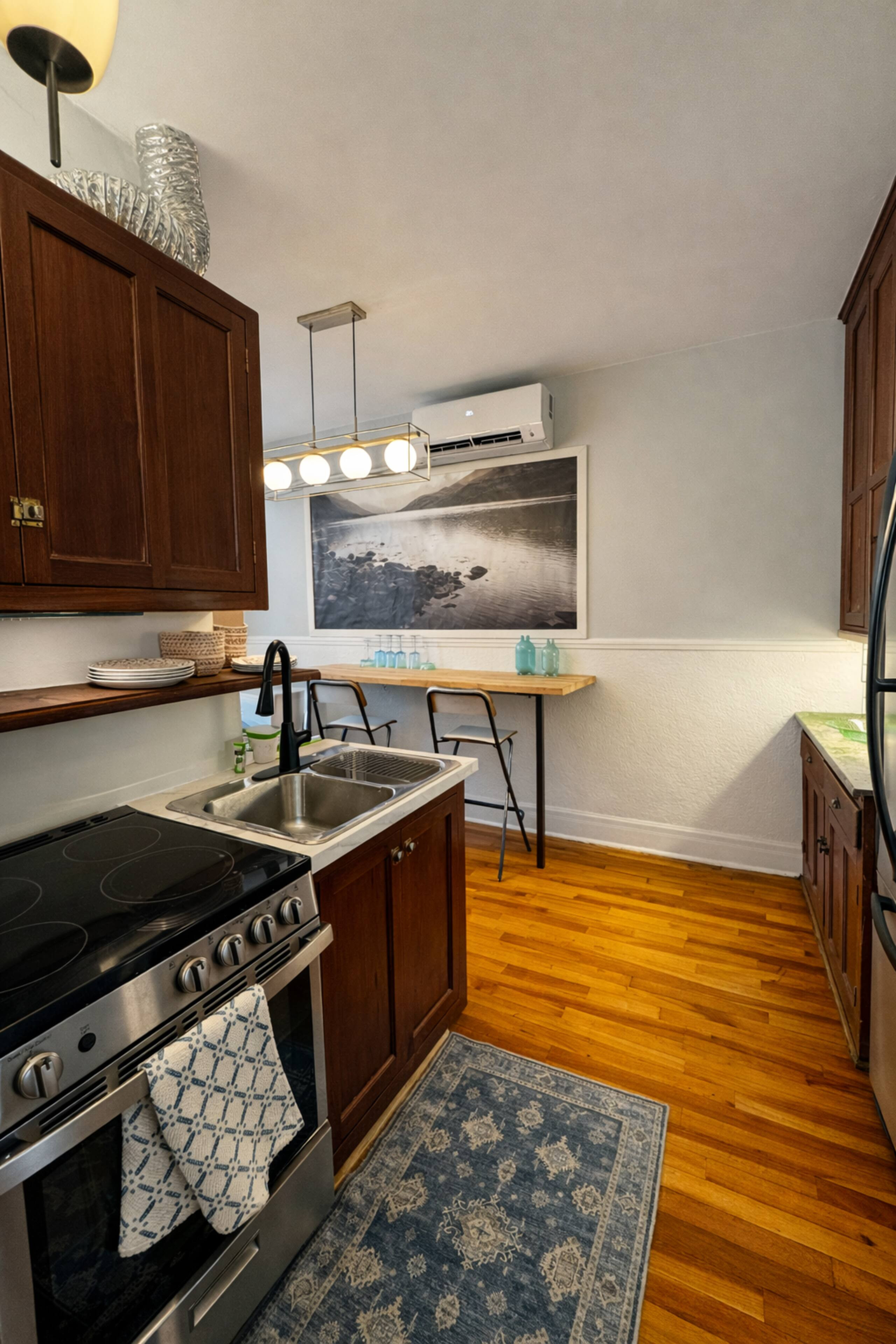Aïolos - Full kitchen image 4