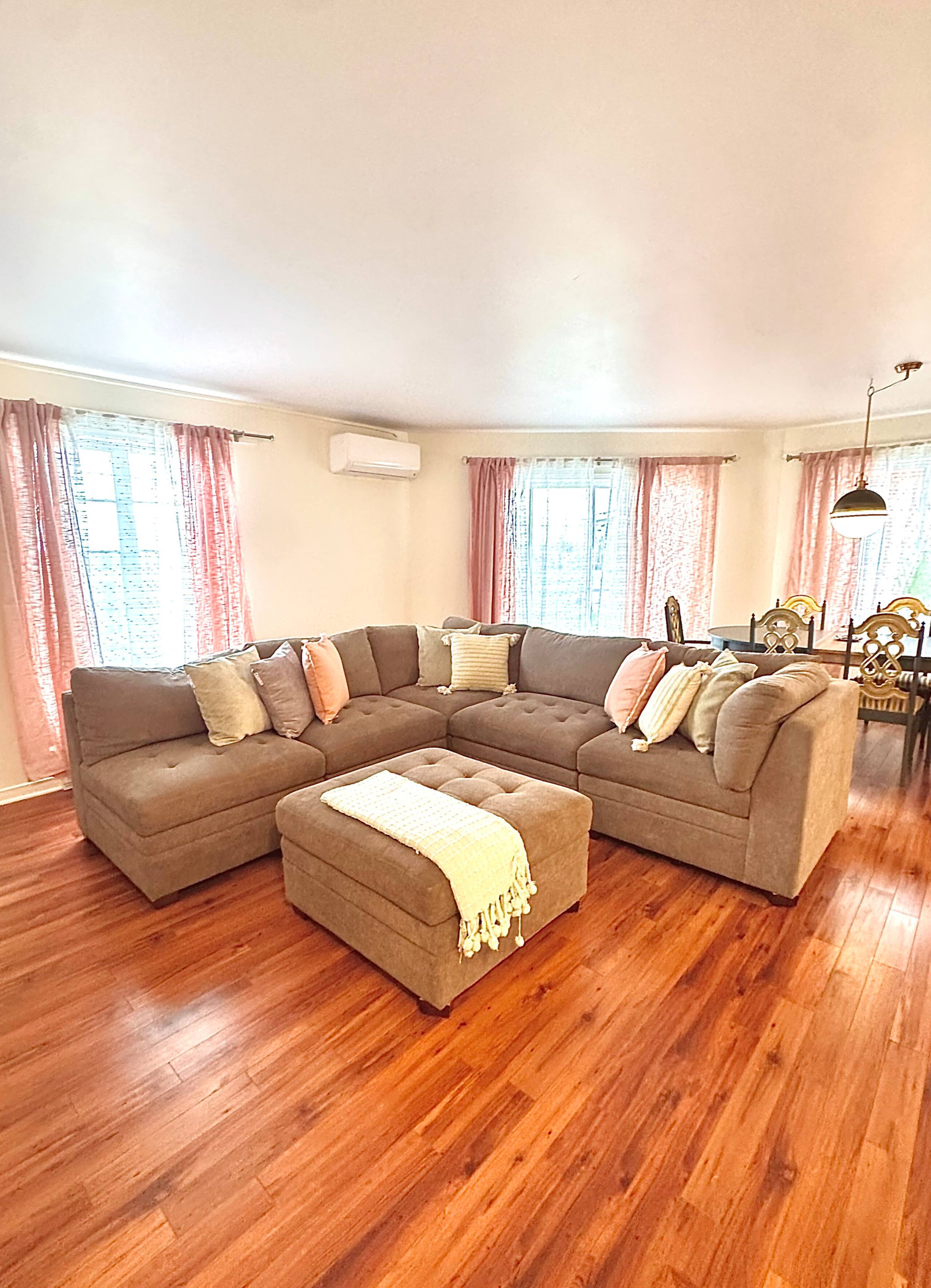 Le cartier - Living room image 1
