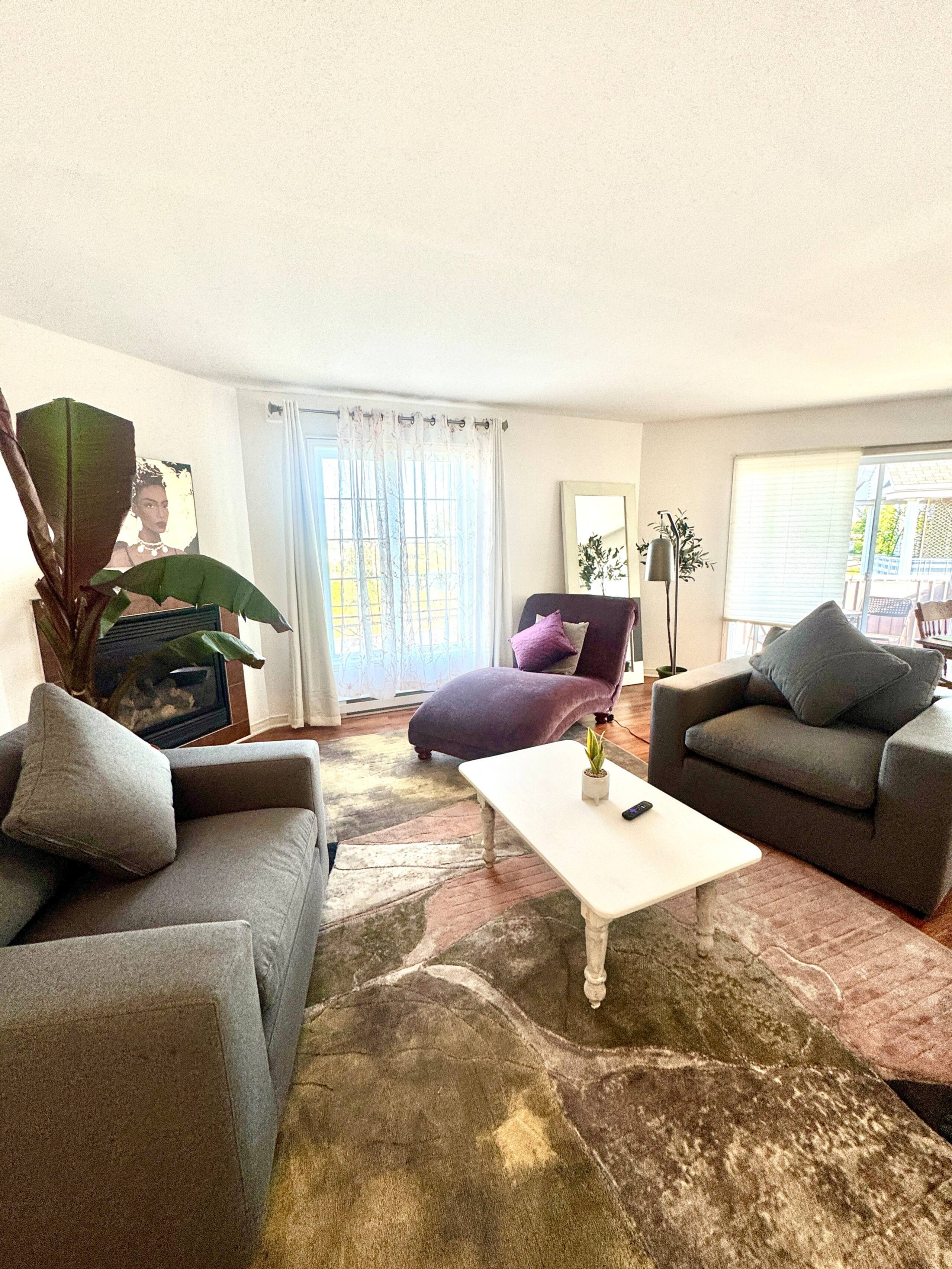 Le Samuel - Living room image 6