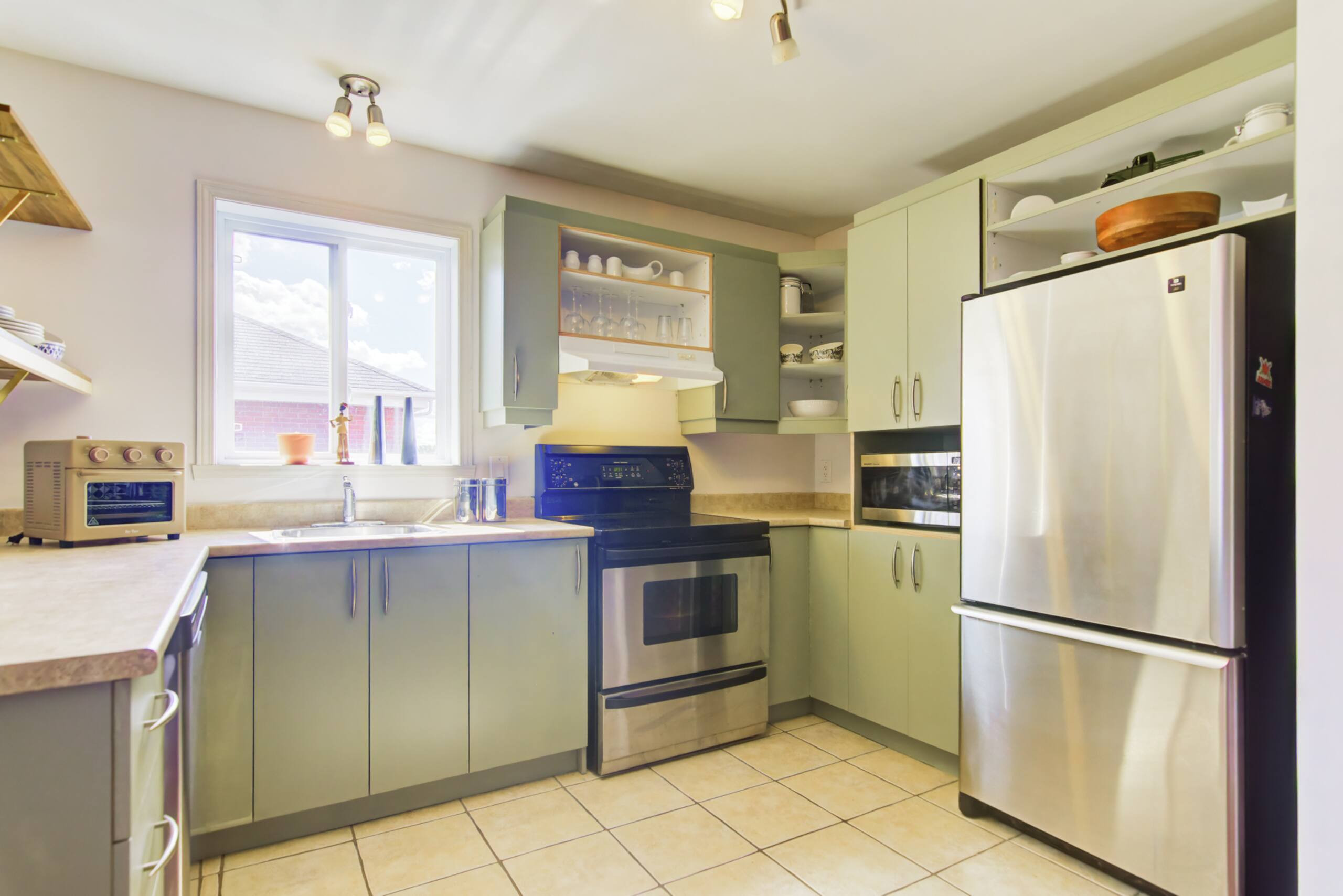 Le Samuel - Full kitchen image 1