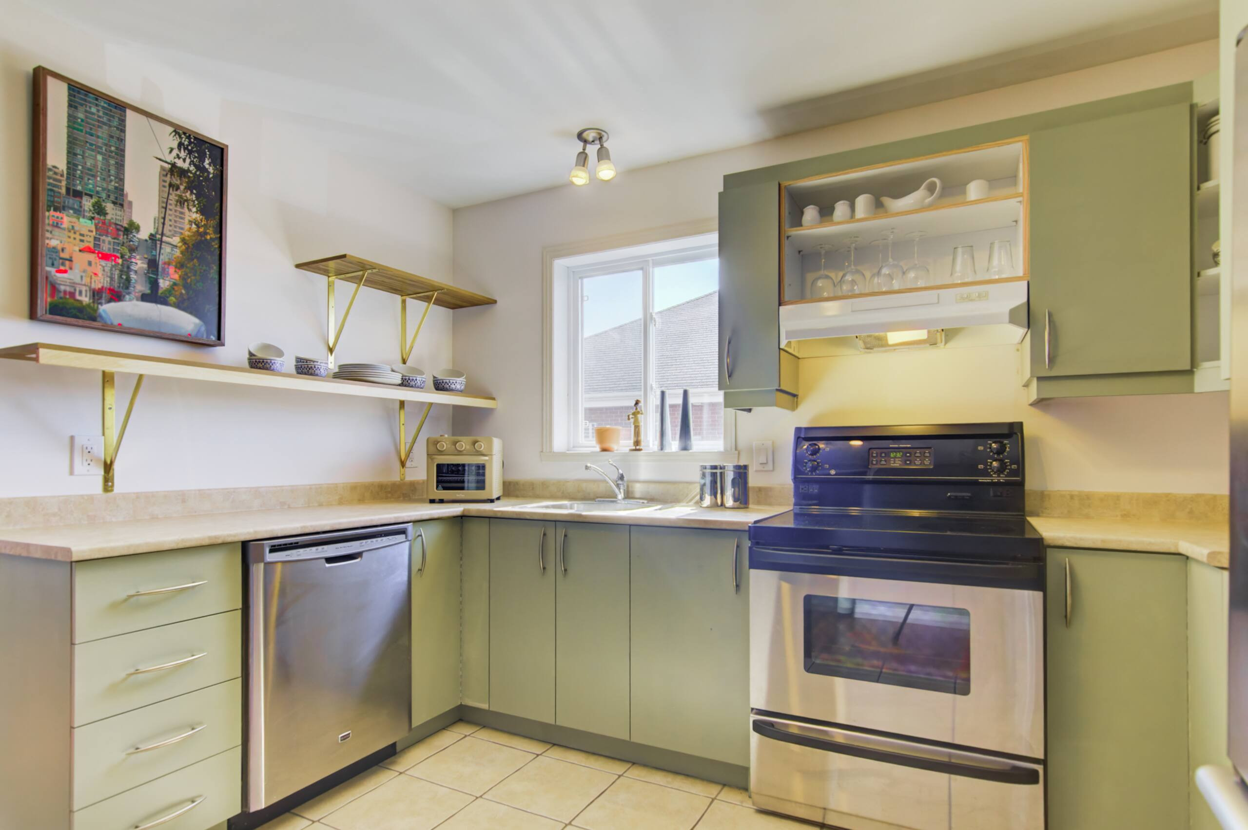 Le Samuel - Full kitchen image 2