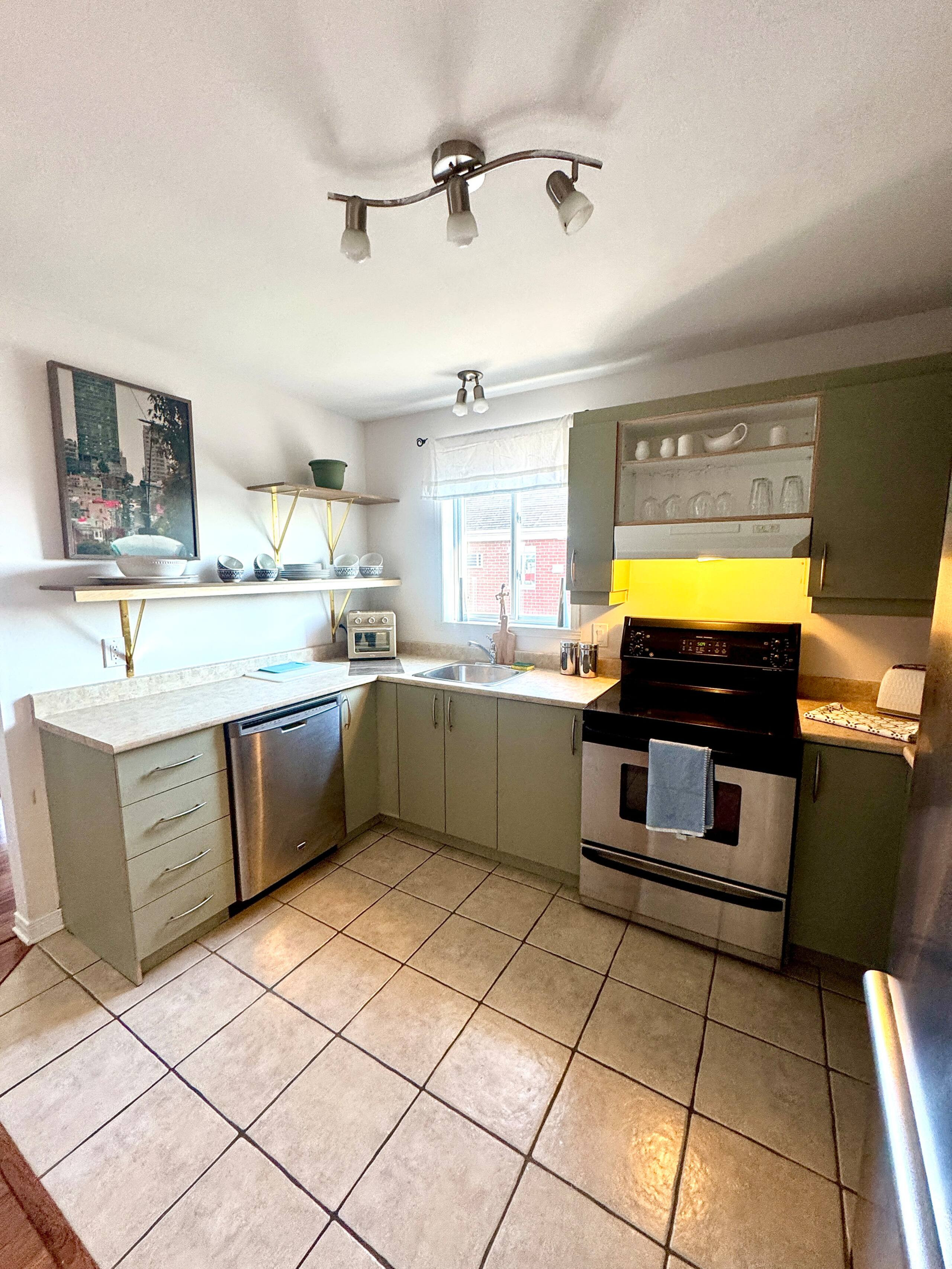 Le Samuel - Full kitchen image 5