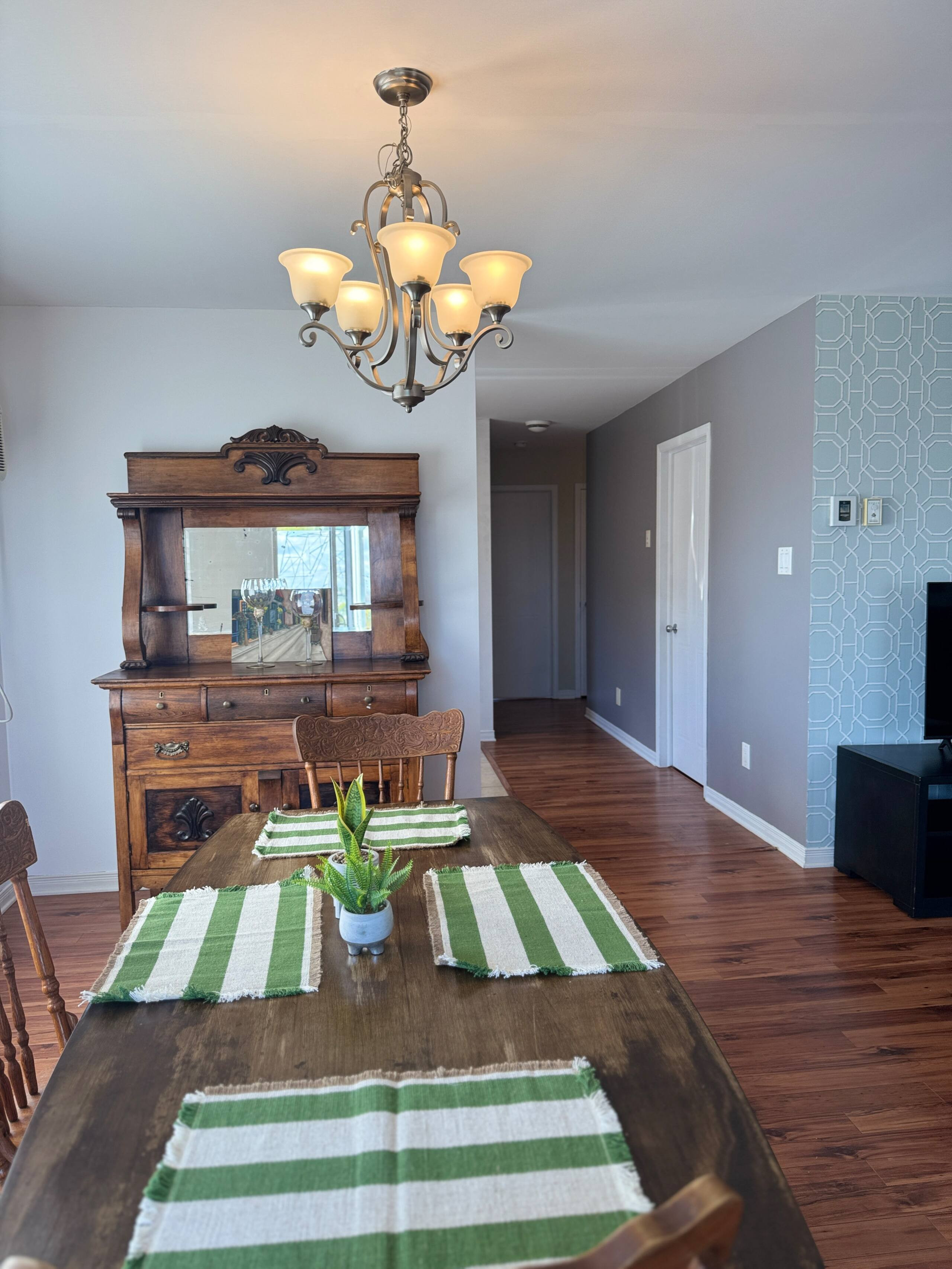 Le Samuel - Dining area image 3
