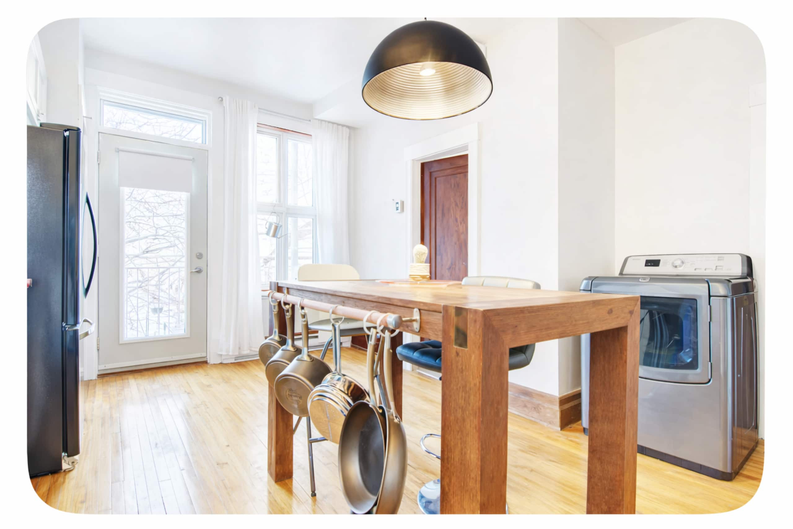 Montrealer - Full kitchen image 4