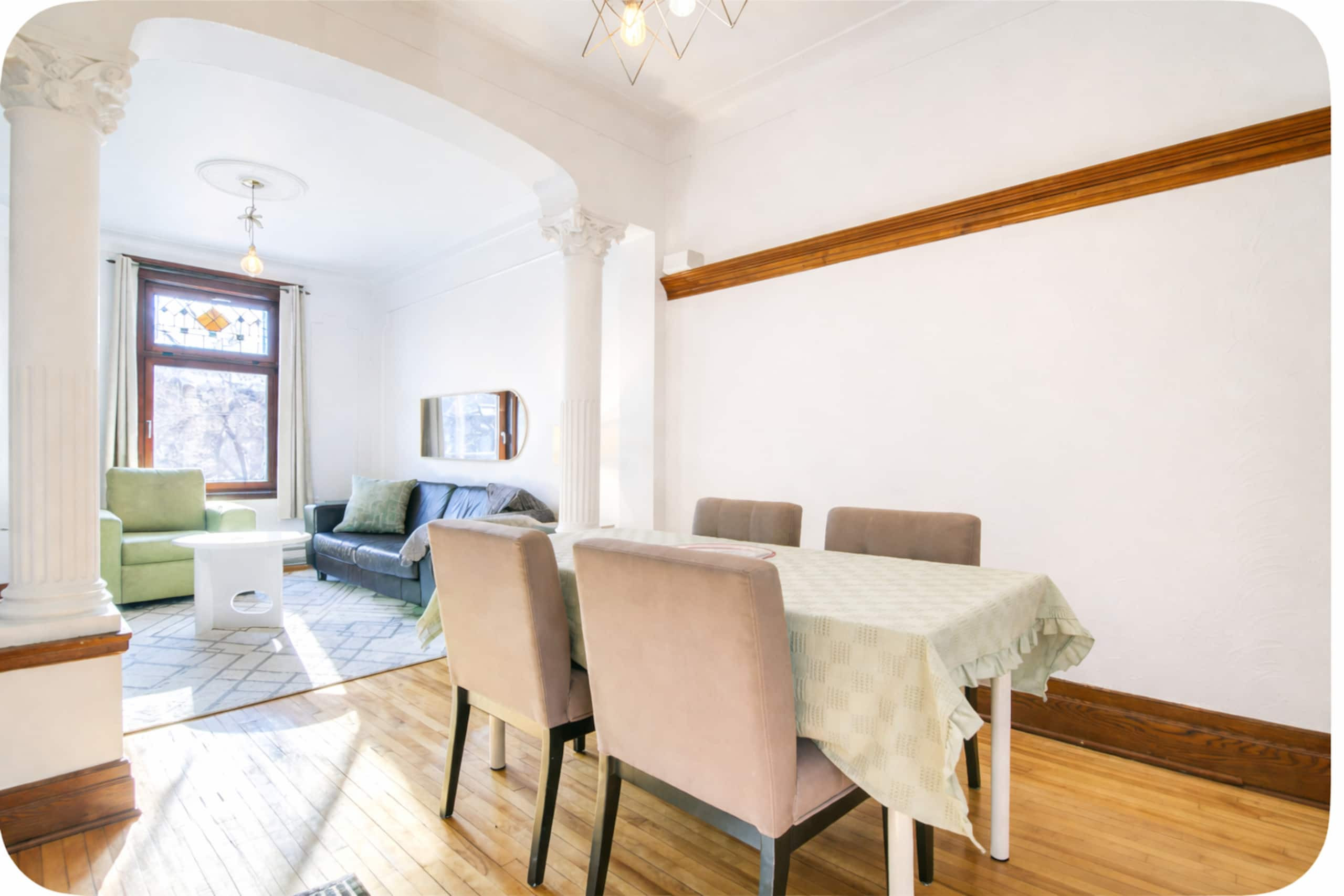 Montrealer - Dining area image 1