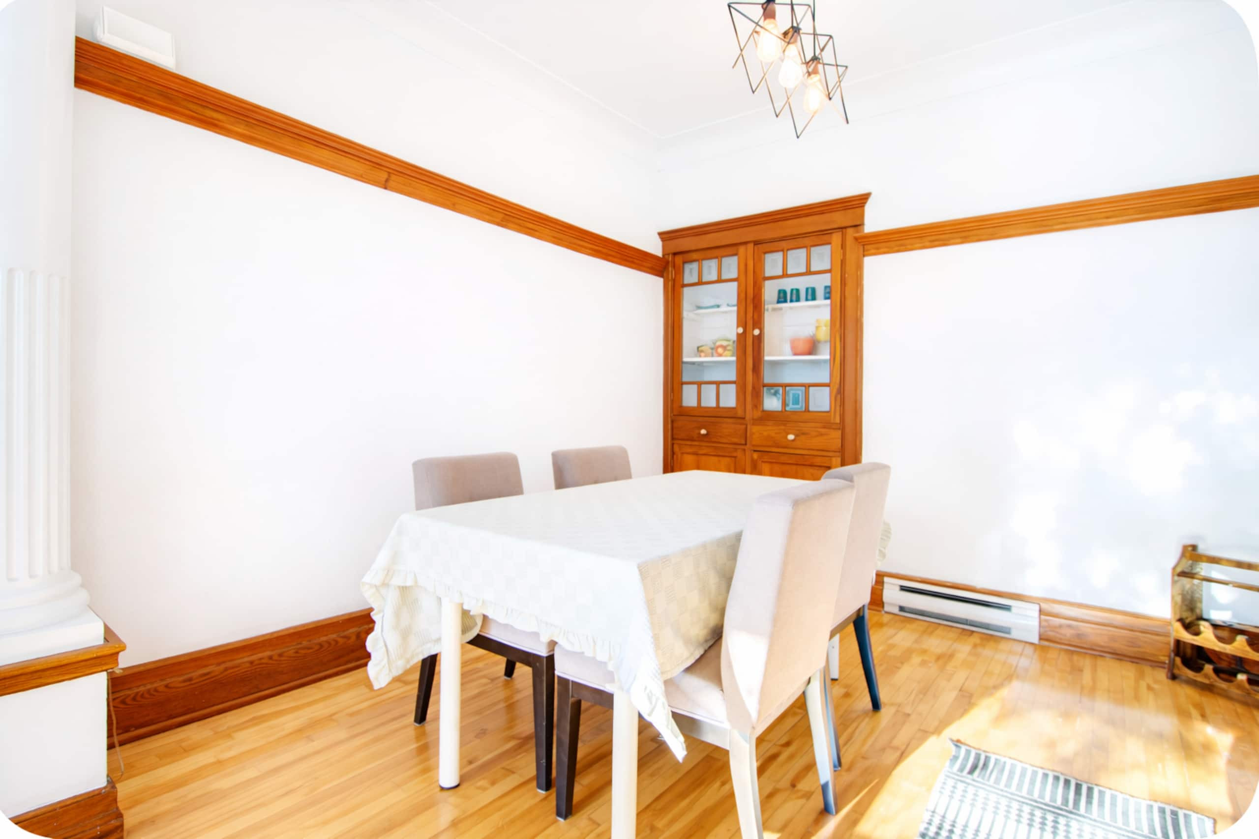 Montrealer - Dining area image 3