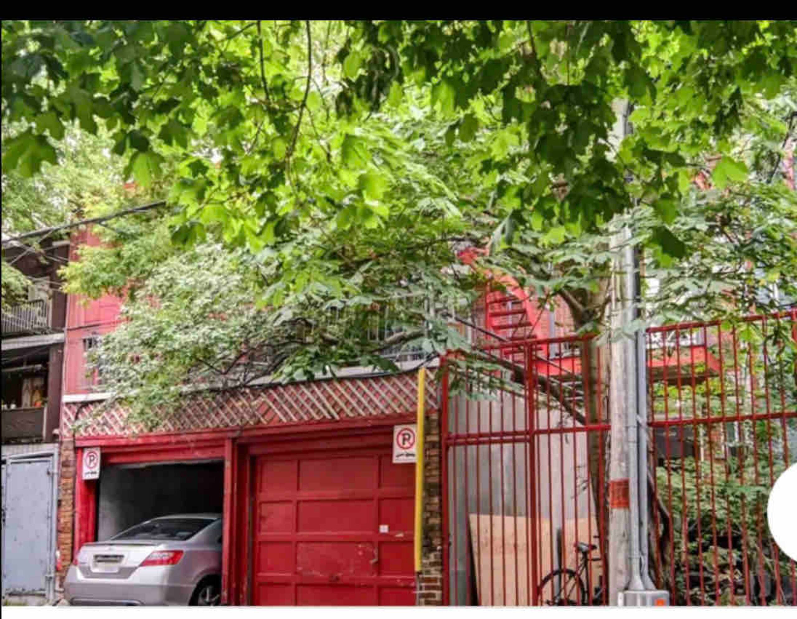 Montrealer - Garage & back entrance