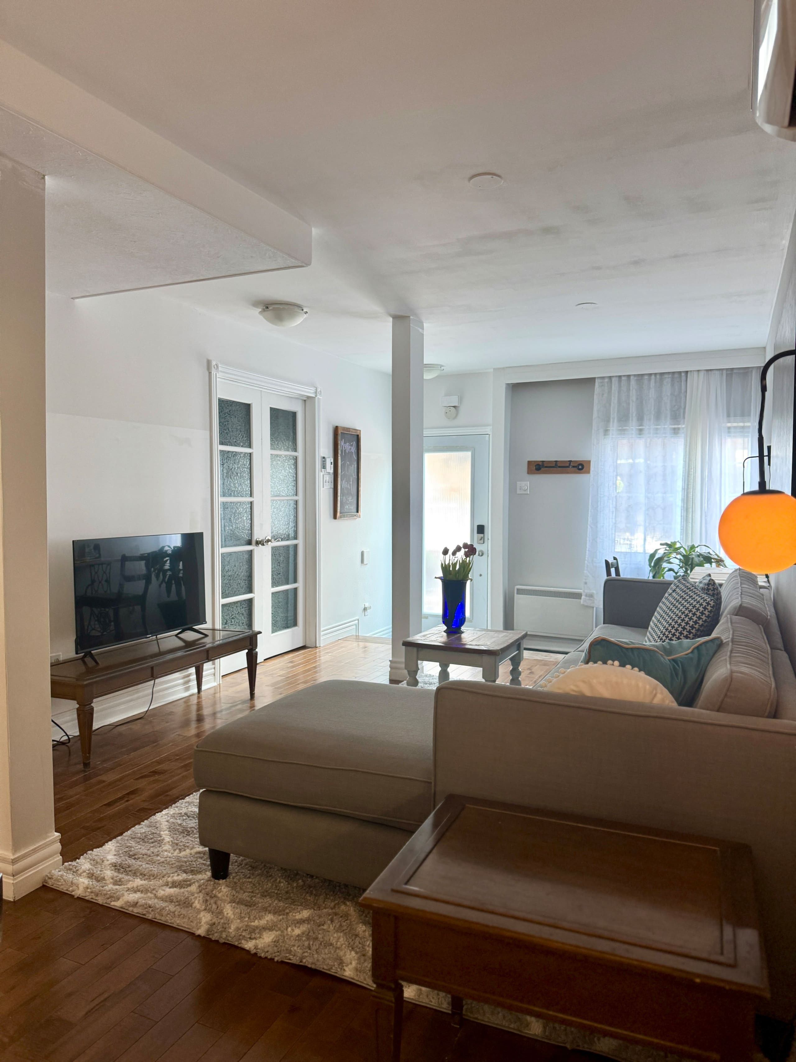 Montreal, I can’t wait! - Living room image 4