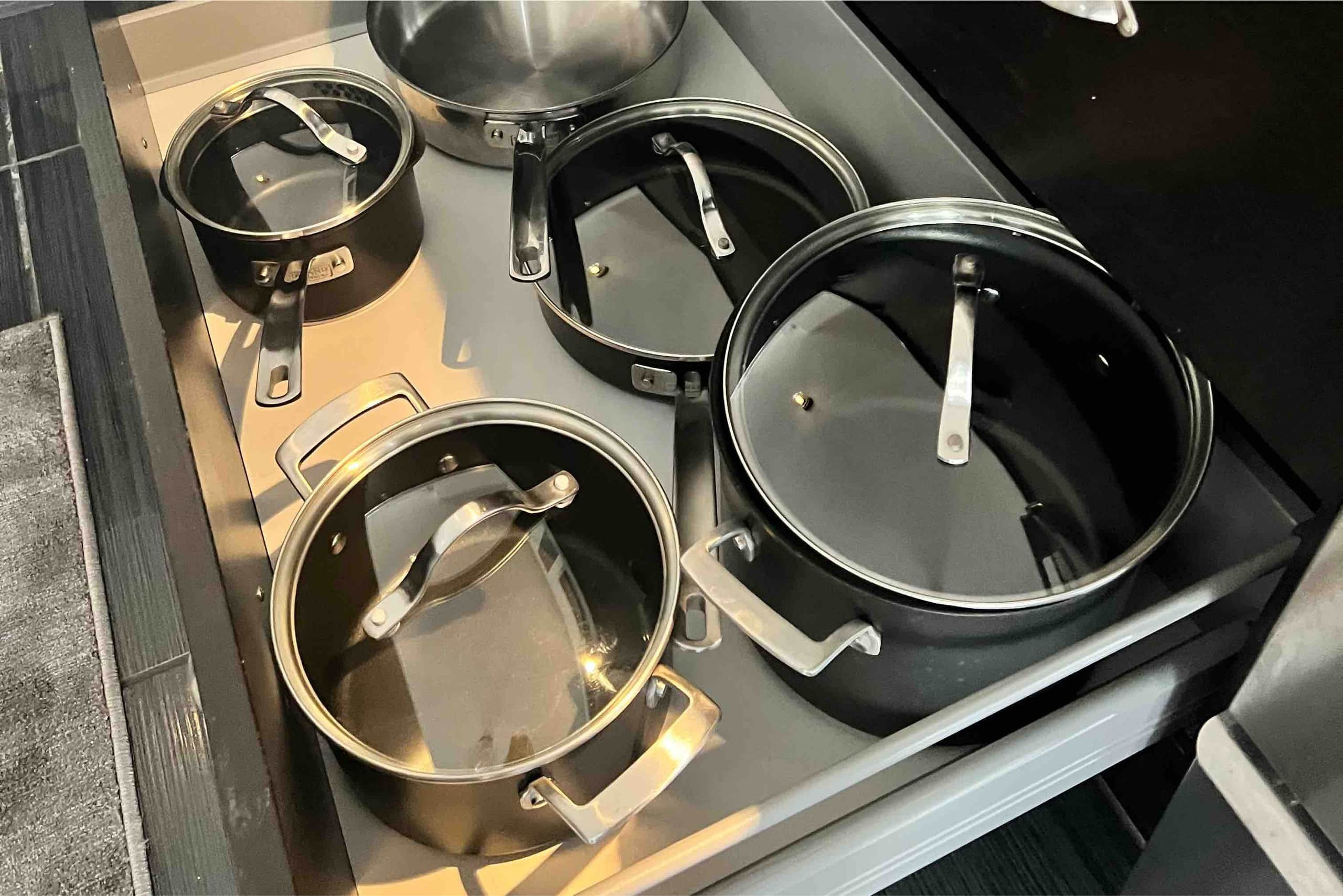 Montreal, I can’t wait! - Full kitchen image 7