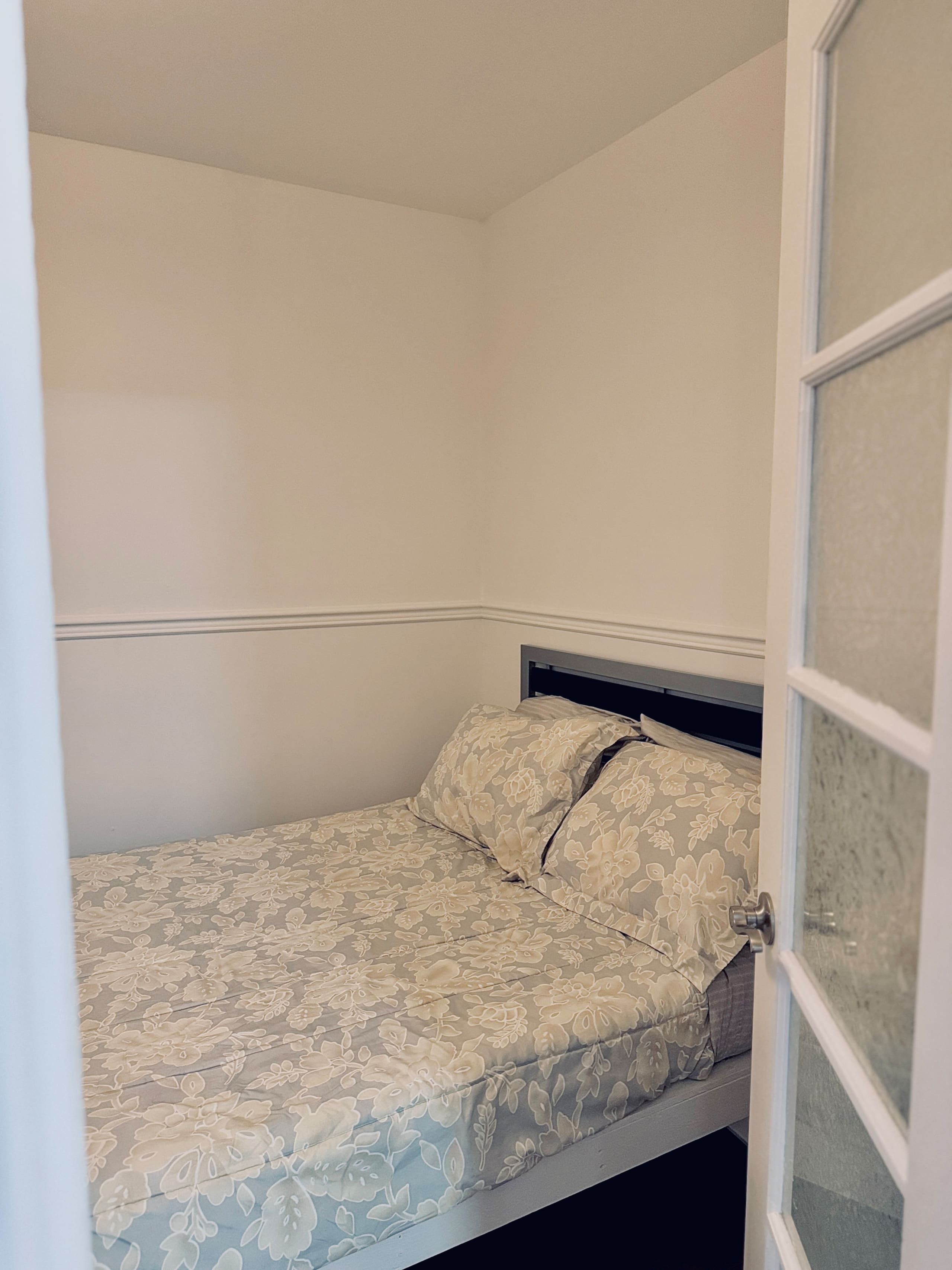 Montreal, I can’t wait! - Bedroom 2 image 2