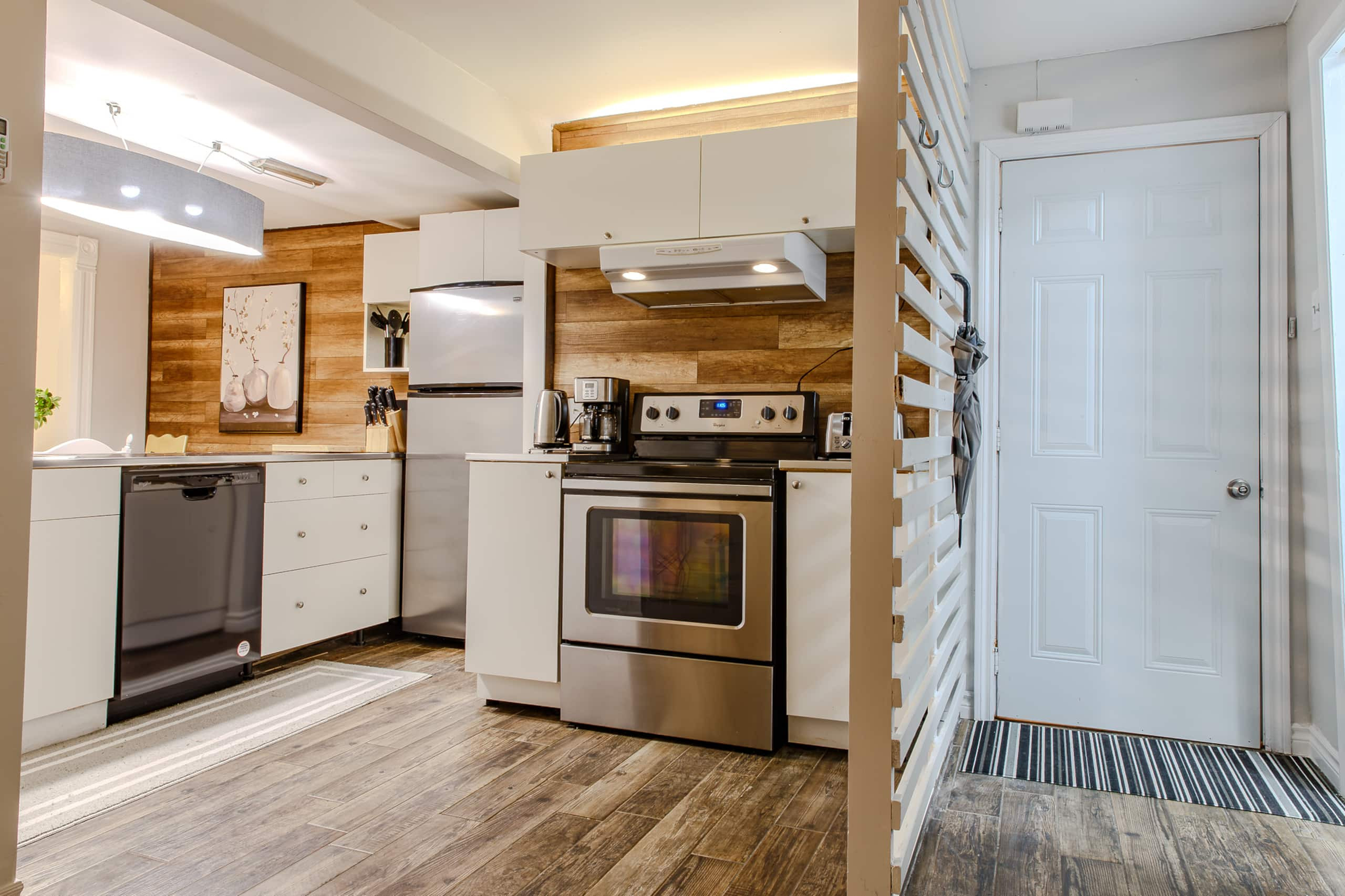 Lanterns, Here i come - Full kitchen image 1