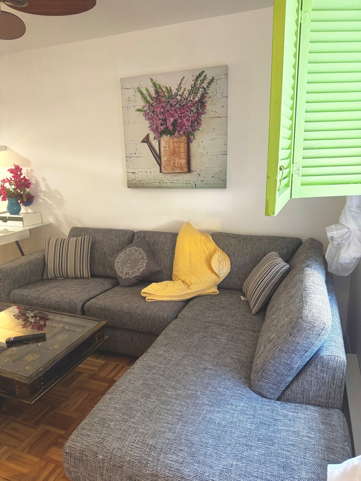 Current interior at Santorini