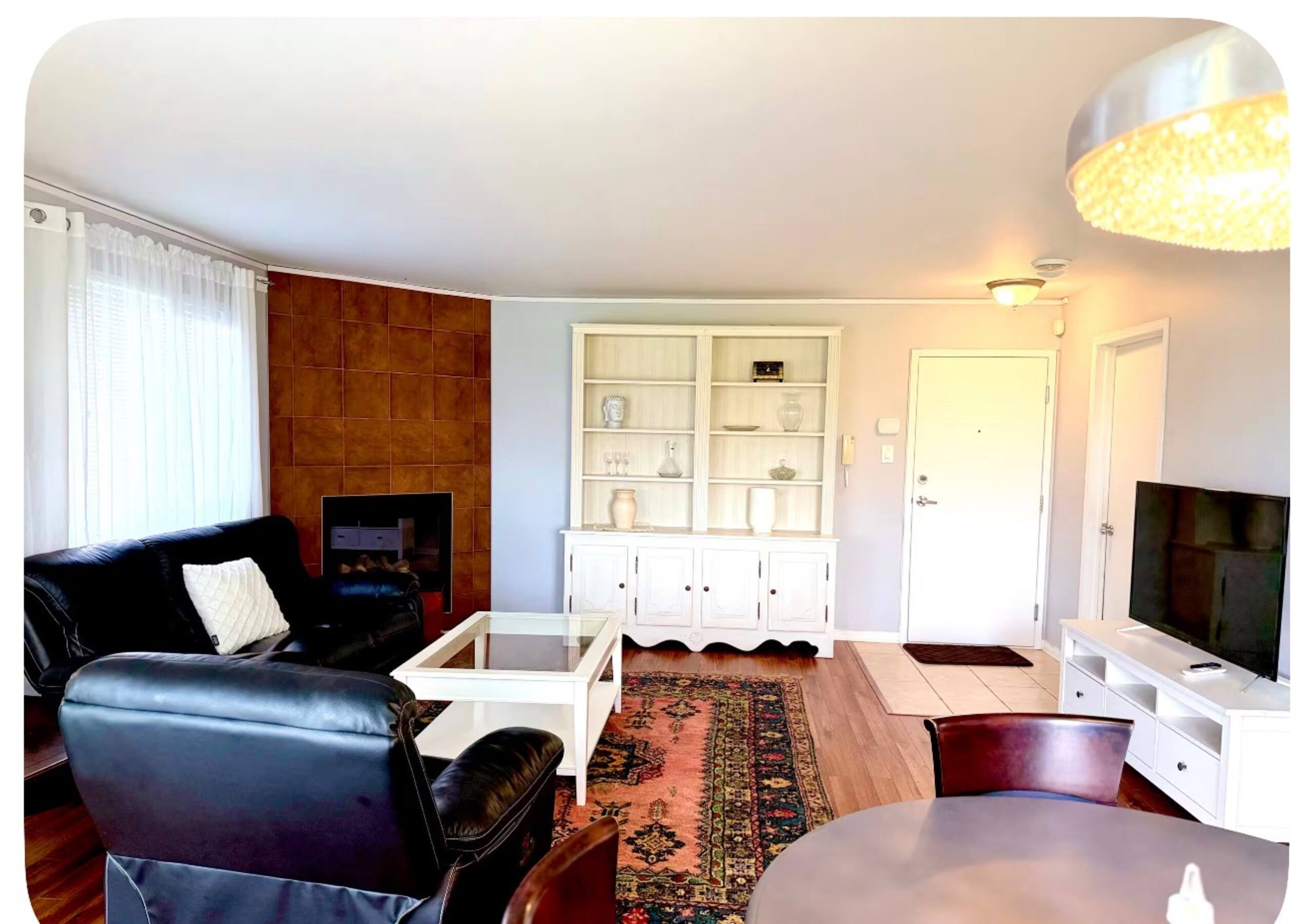 Le Champlain - Living room image 3