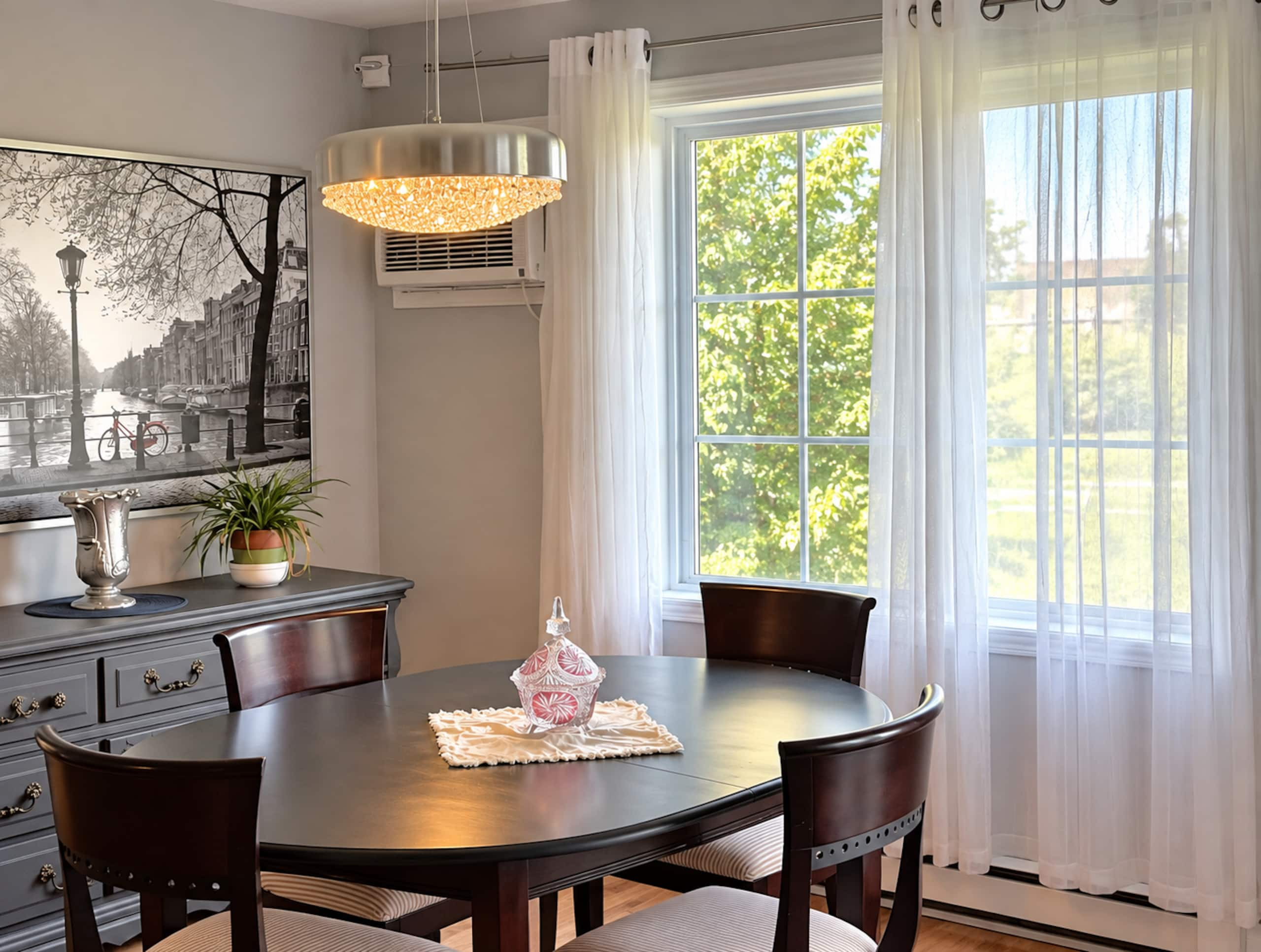 Le Champlain - Dining area image 2