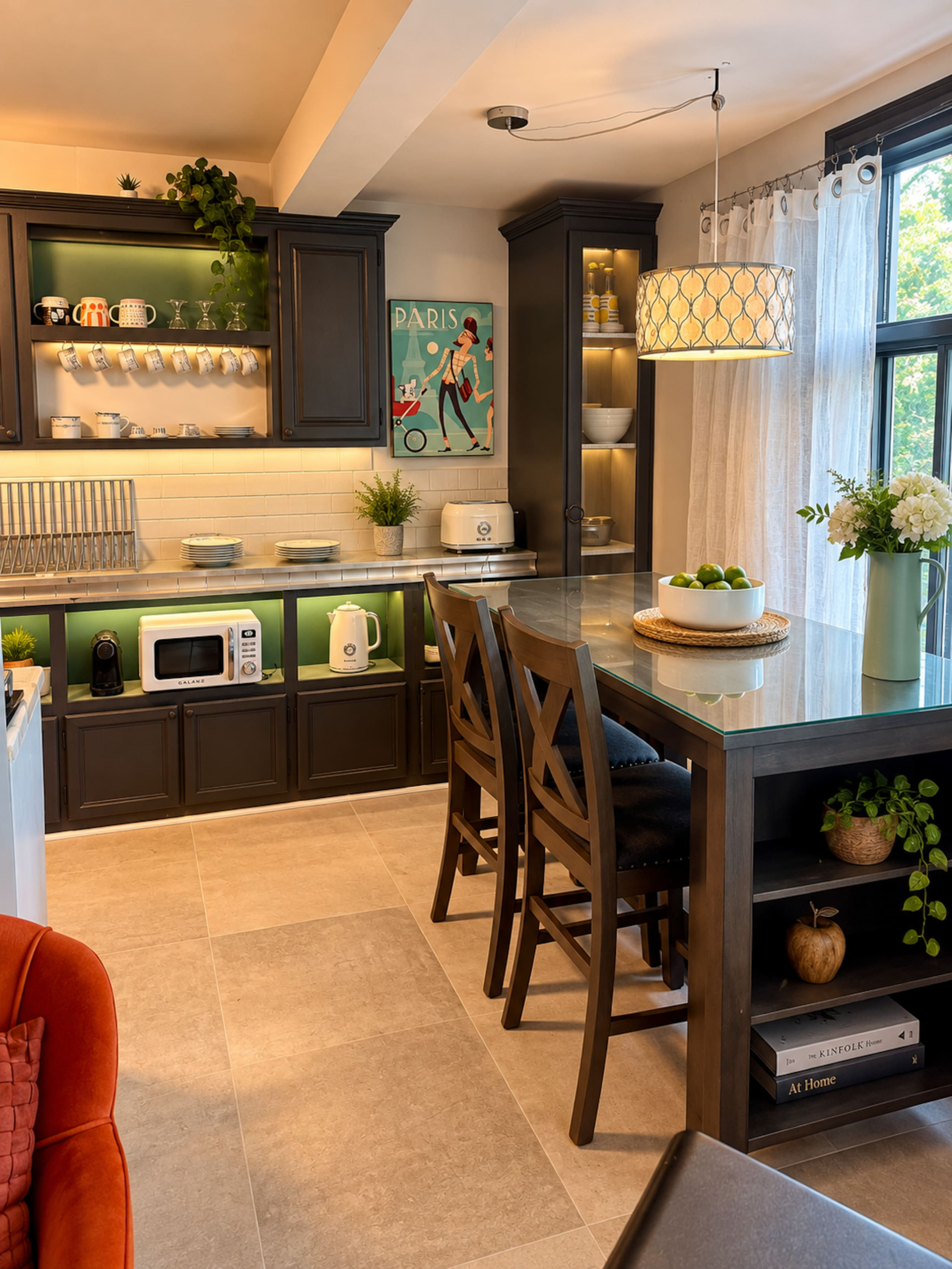 Mia - Dining area image 2