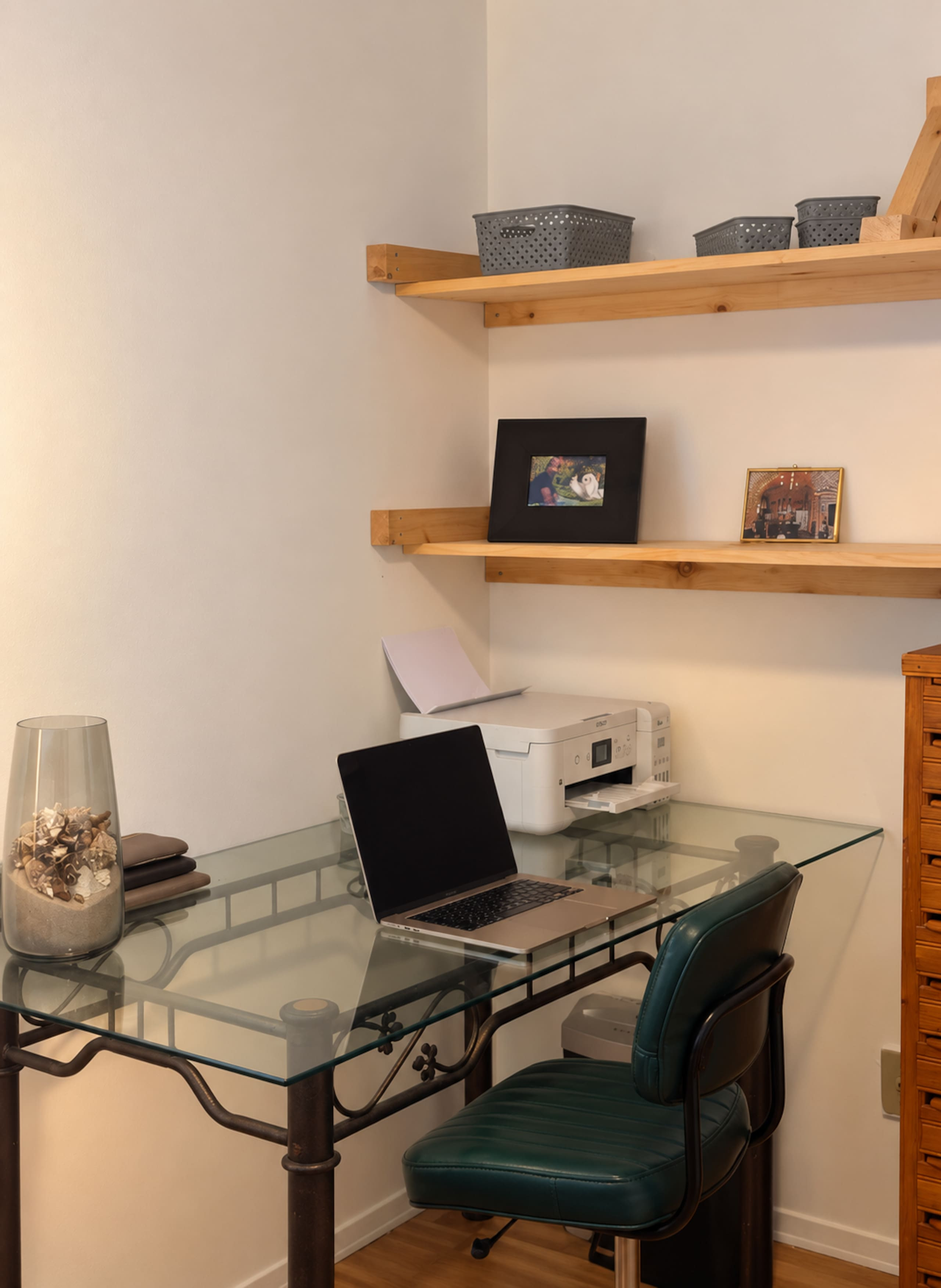Mia - Workspace image 2