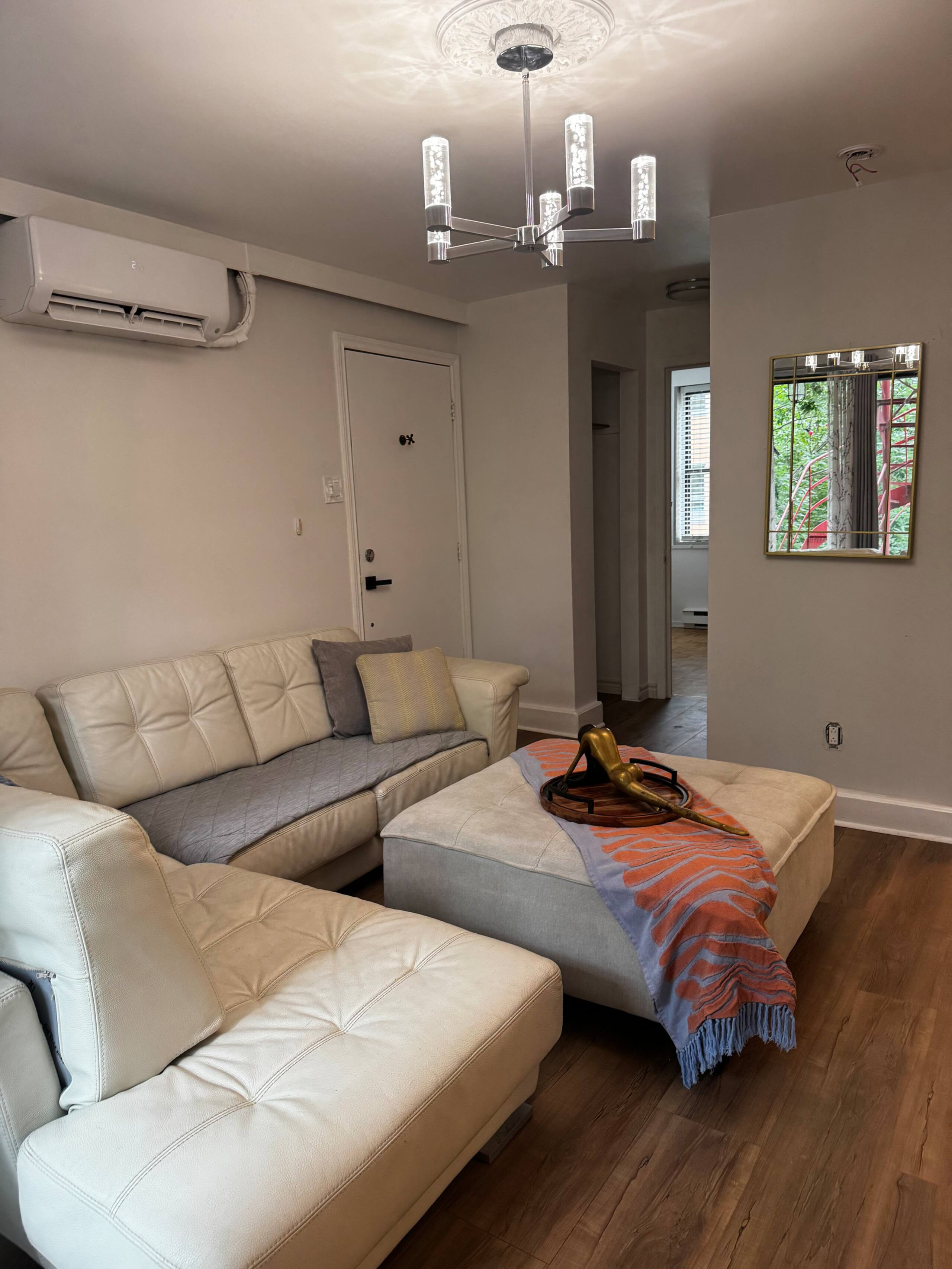 Milos - Living room image 3