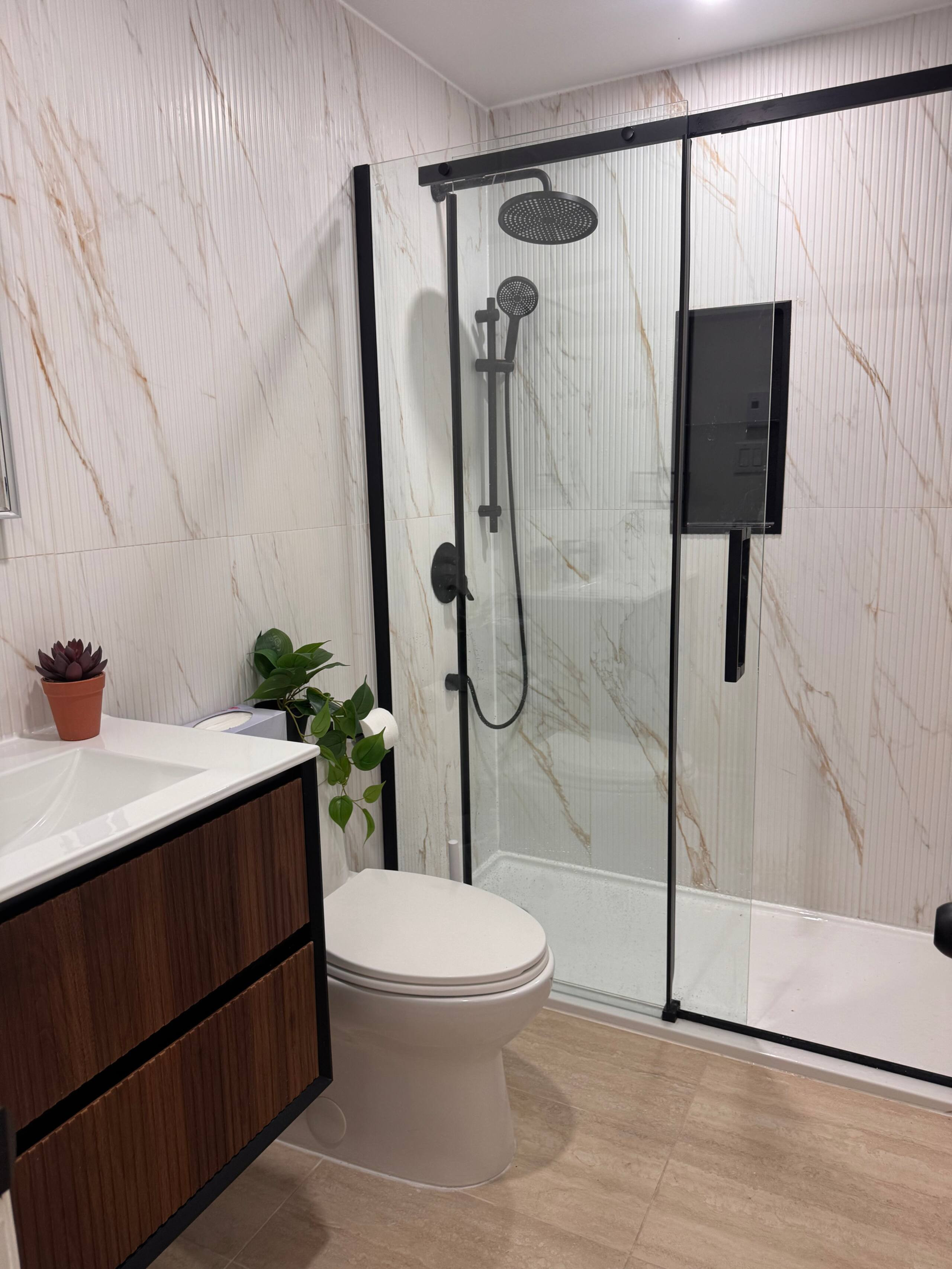 Milos - Full bathroom image 1