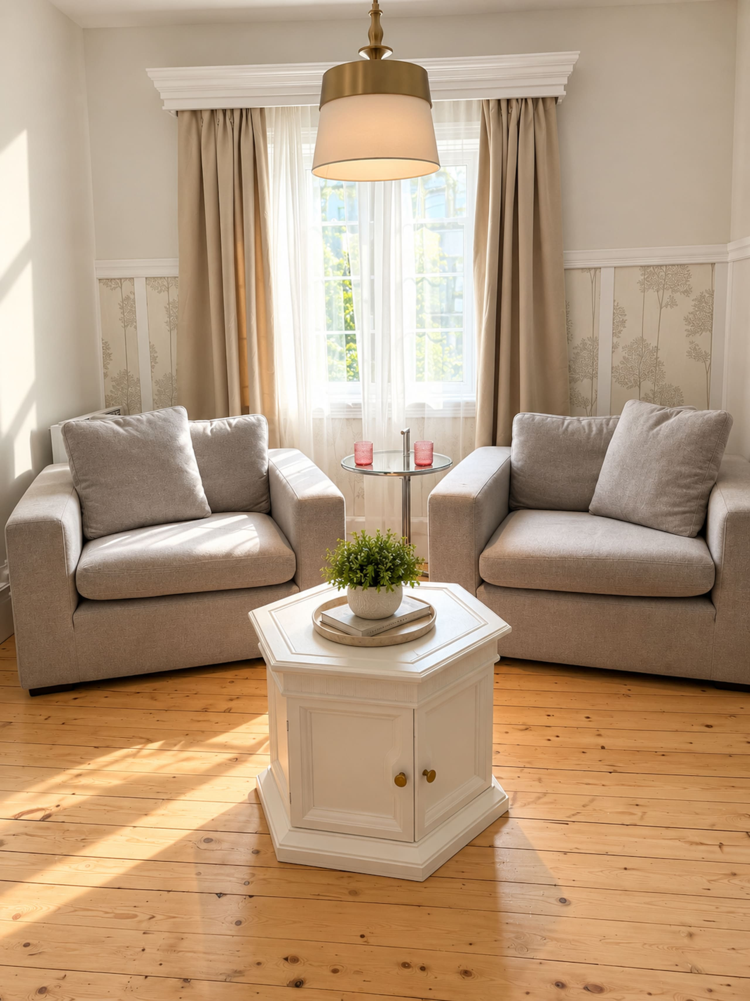 Montreal, Here i come! - Living room image 2