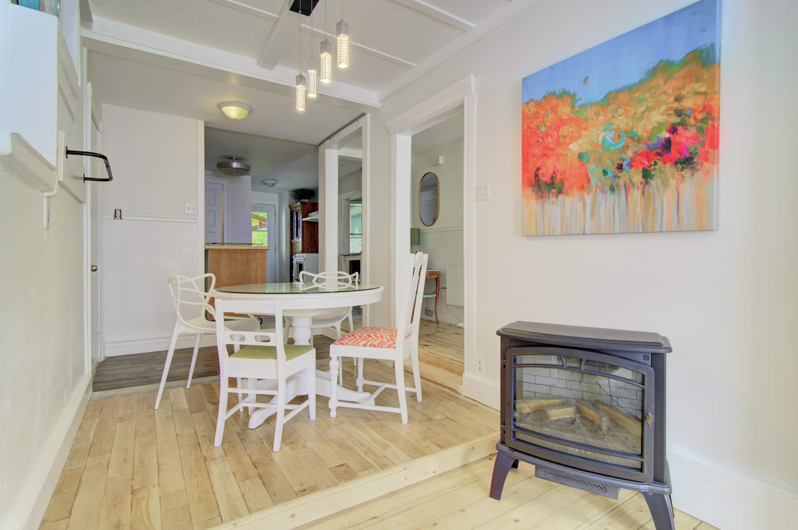 Montreal, Here i come! - Dining area image 1