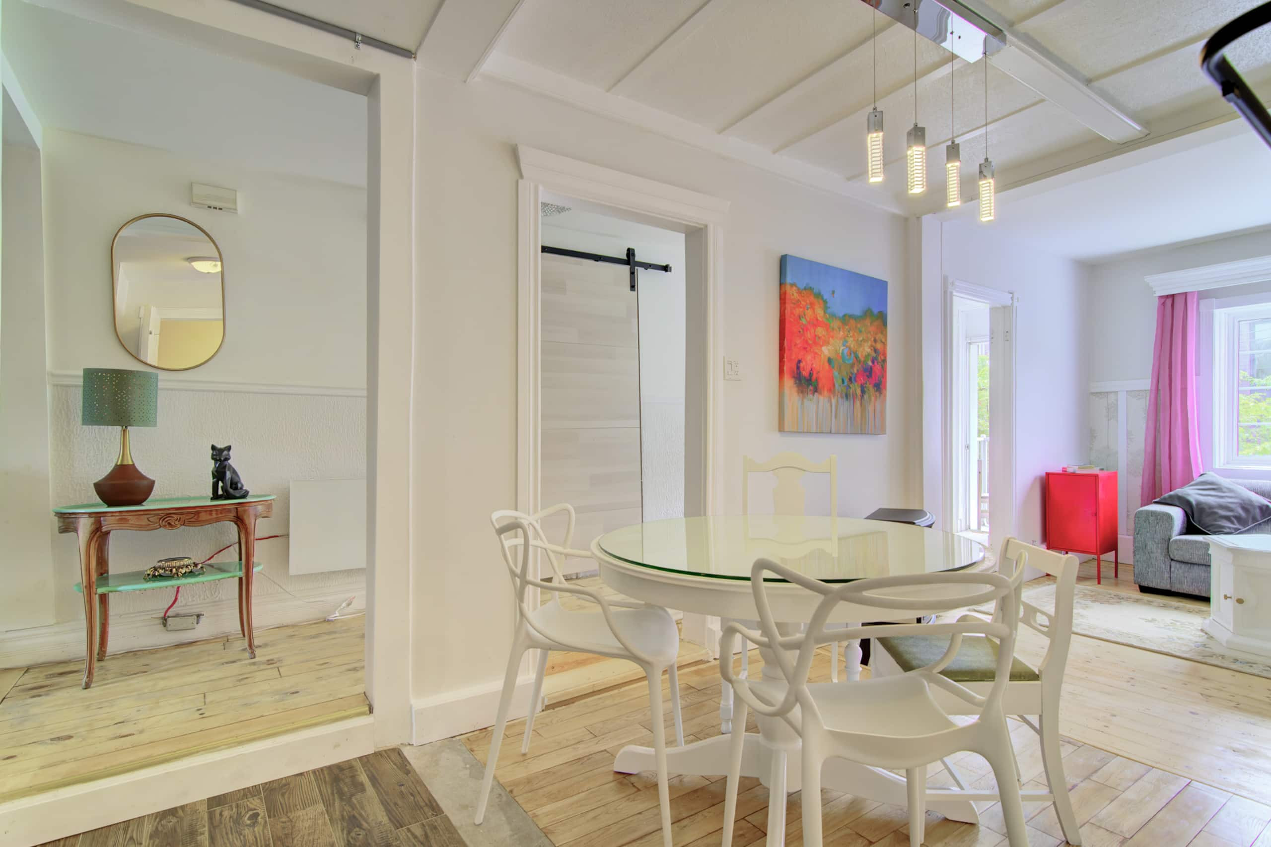 Montreal, Here i come! - Dining area image 4