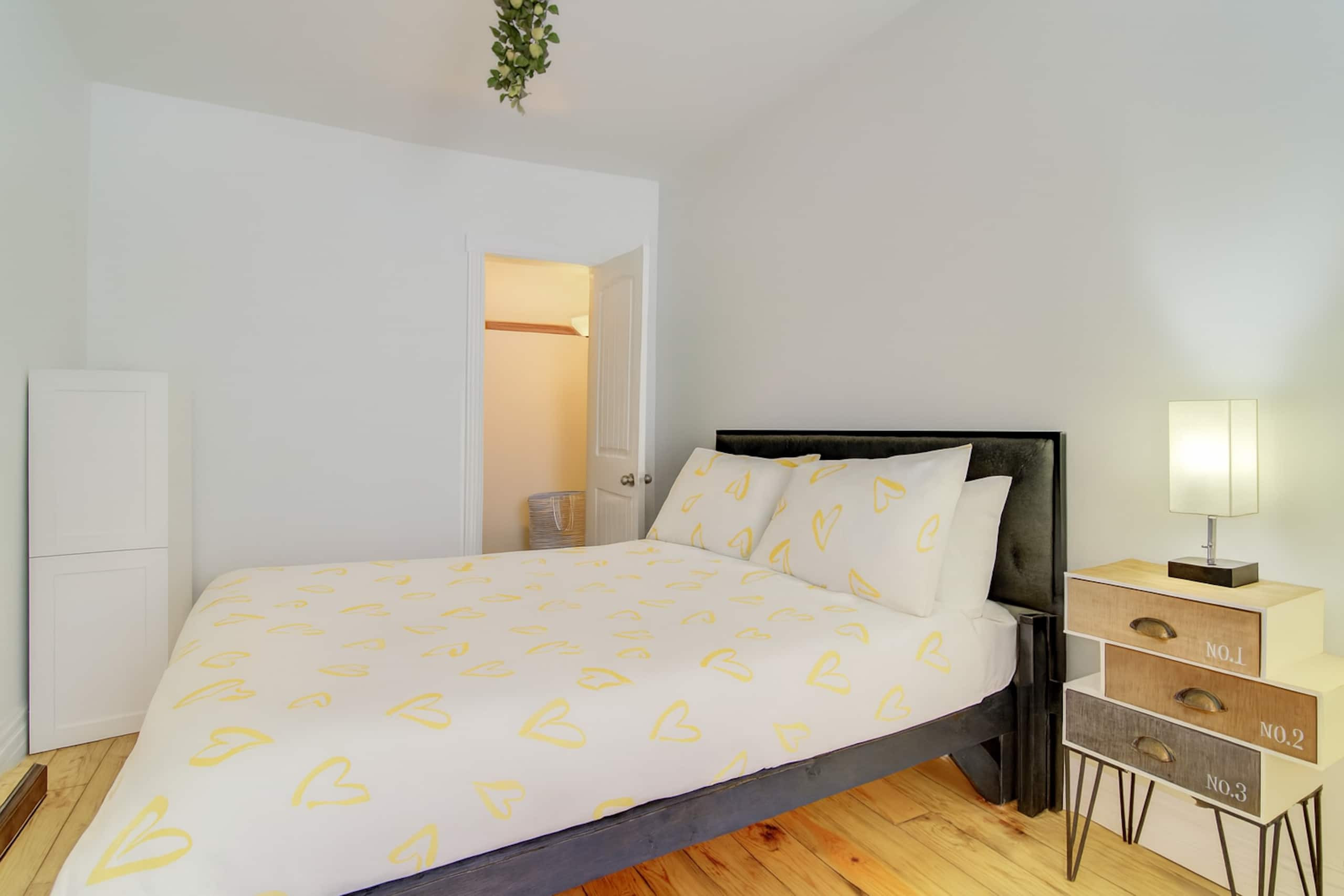 Montreal, Here i come! - Bedroom 2 image 1