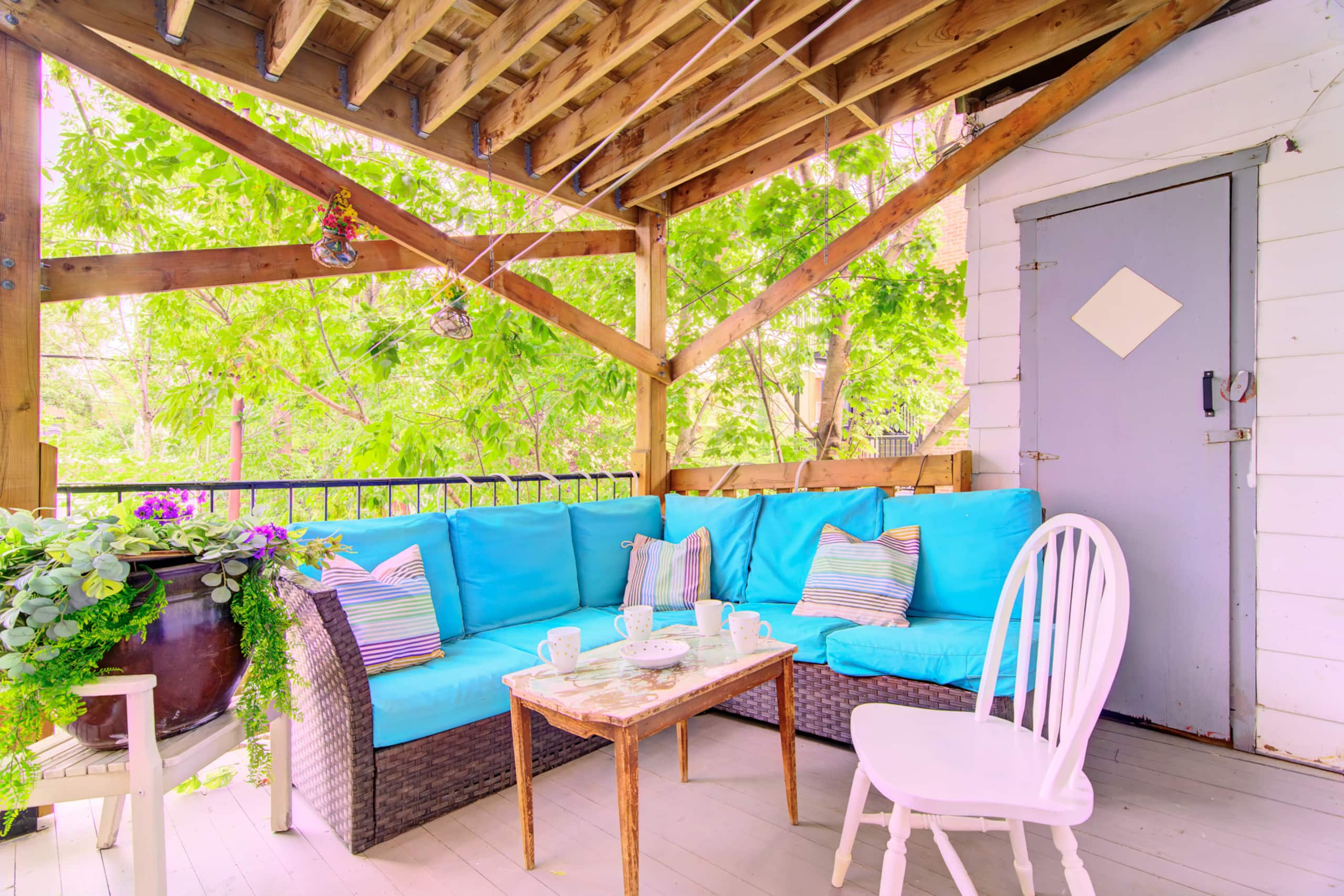 Montreal, Here i come! - Patio image 1