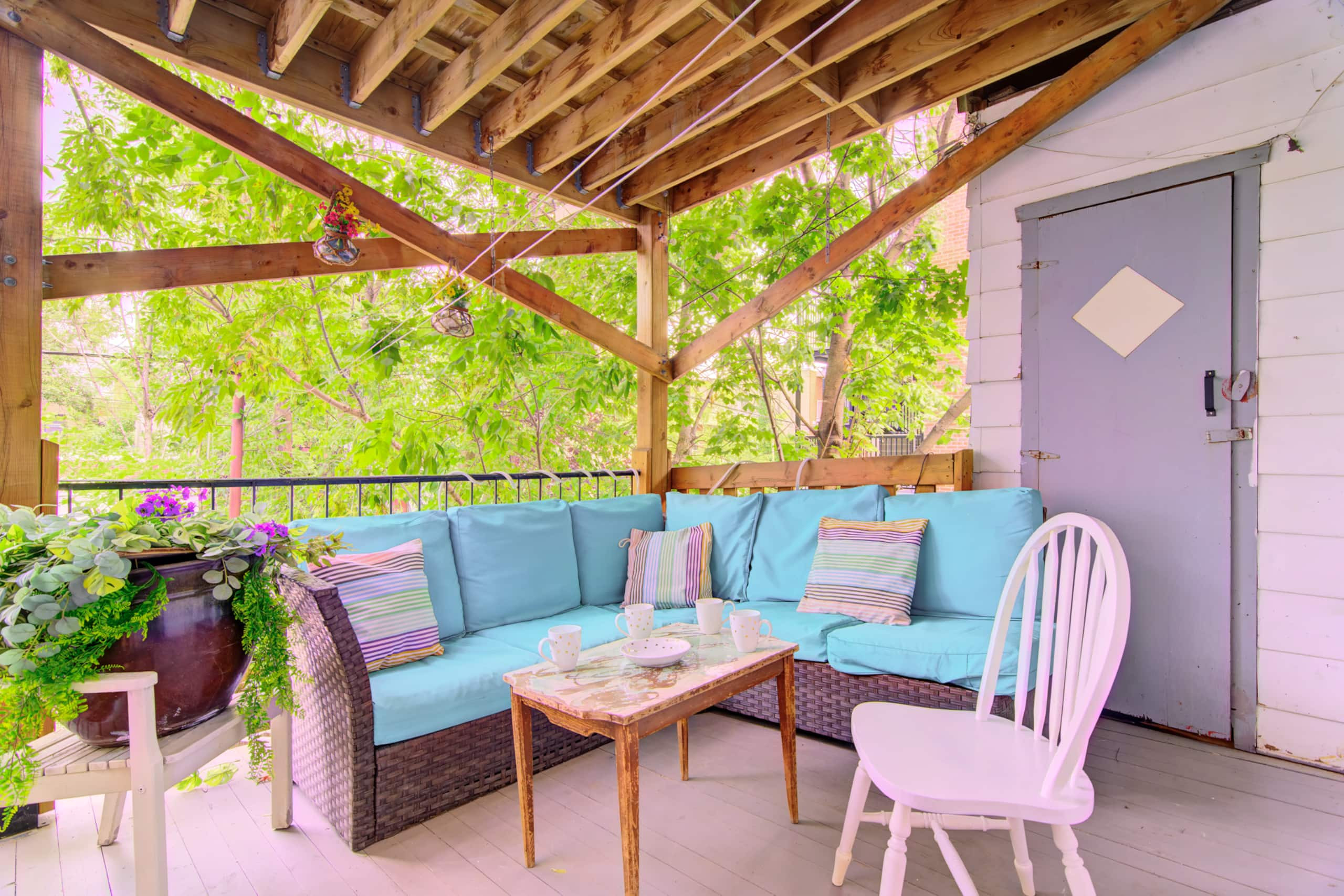 Montreal, Here i come! - Patio image 3
