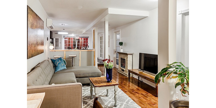 Montreal, I Can&rsquo;t Wait! living room